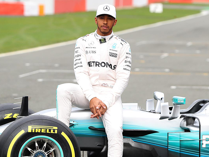 ويل سميث يخطف لويس هاميلتون قبل سباق Formula-1 بأبو ظبي